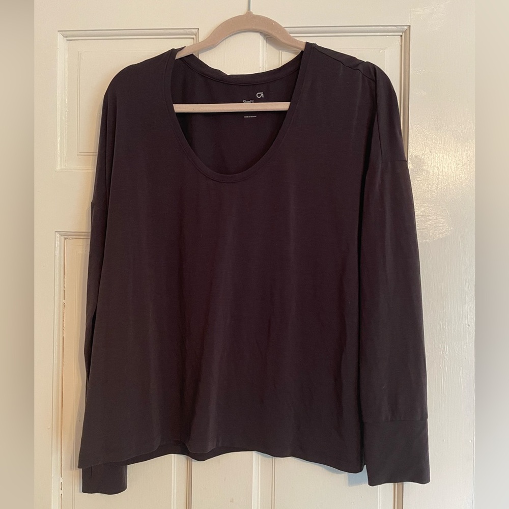 GapFit Breathe Black LS Top